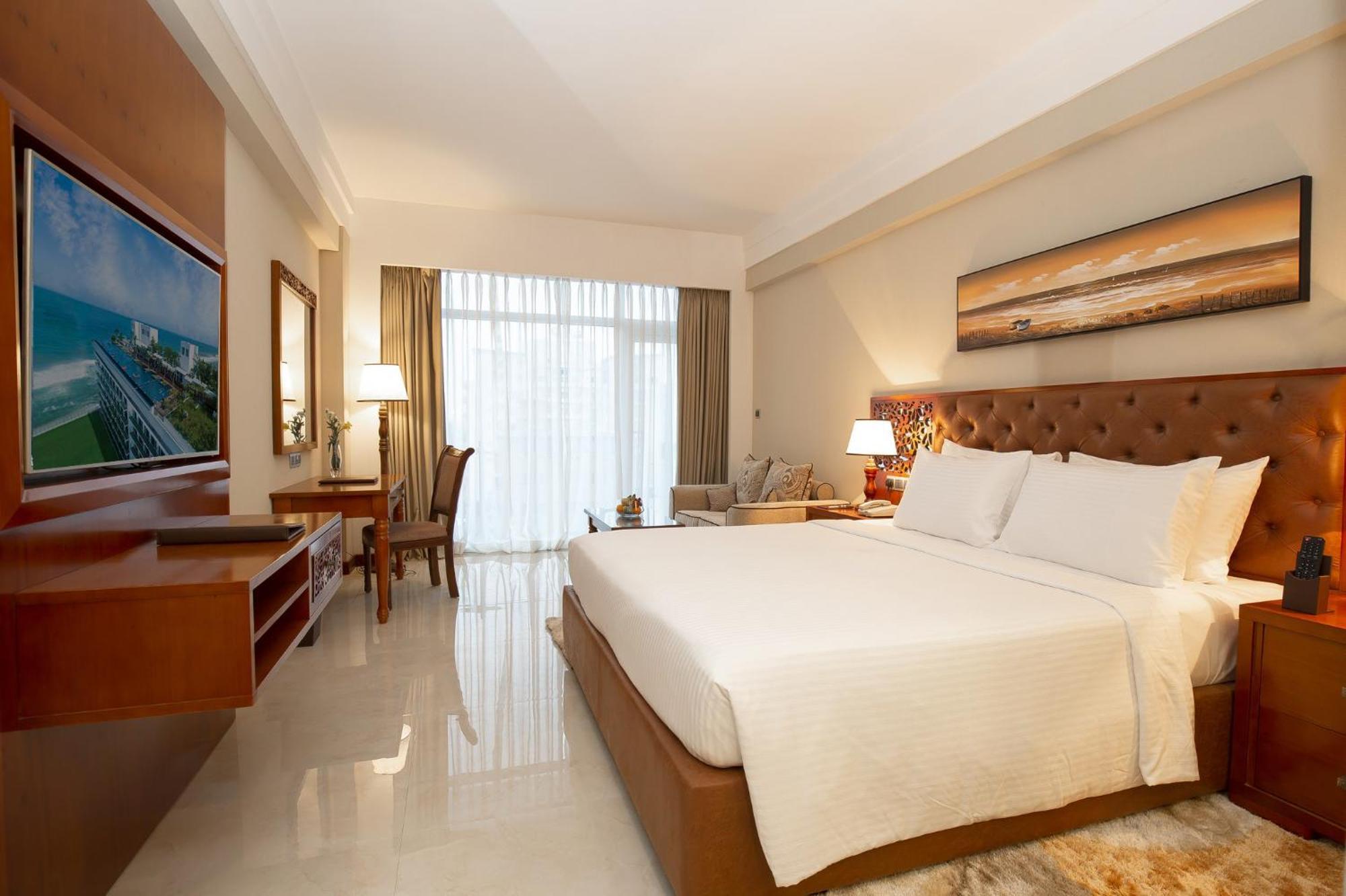 Deluxe King Room Complimentary City Tour & Access to Beach Lounge